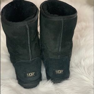 Black ugg boots